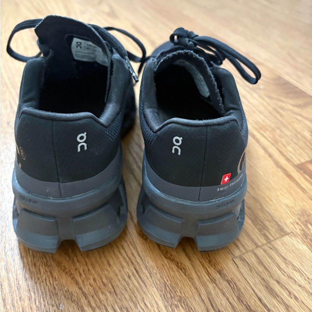 Black sneaker - Picture 3 of 6